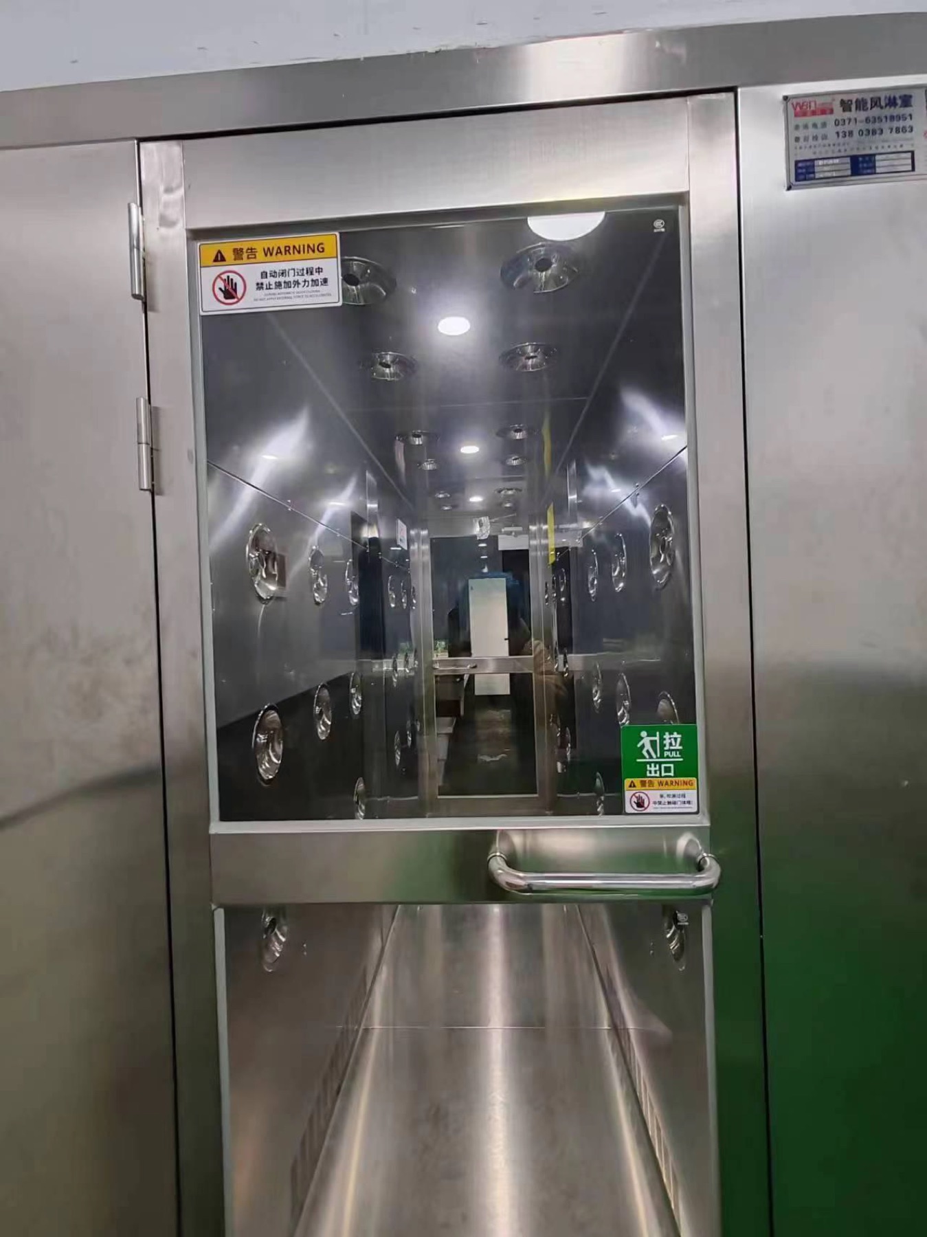 Clean entry equipment at a production area entrance